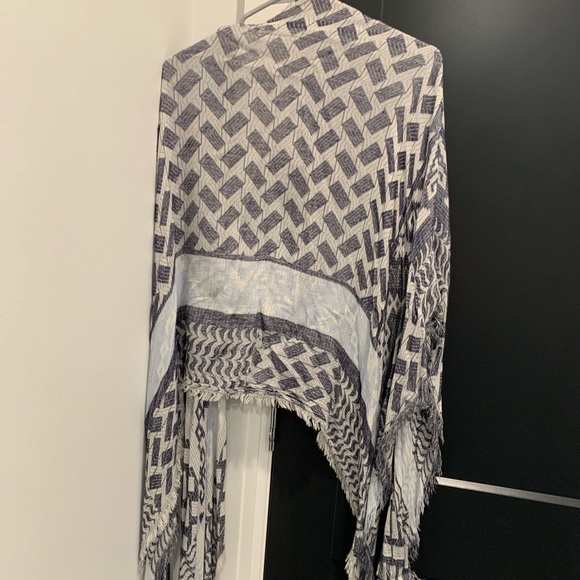 Spring Summer Wrap - Picture 2 of 3